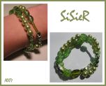 A007: 2 rijen armband op elastiek, met verschillende groene kralen (ook glas) 14 gram. 18 cm €4,50